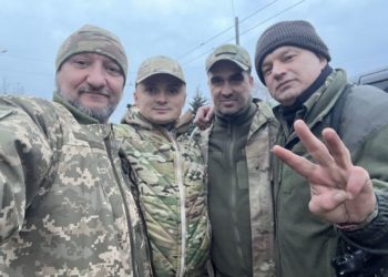 Голова Тернопільської обласної ради з подарунками та смаколиками відвідав воїнів на передовій