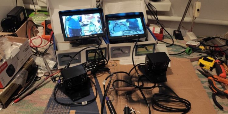 Волонтер з Тернопільщини виготовляє прилади, які дозволяють водіям-військовим бачити в темряві