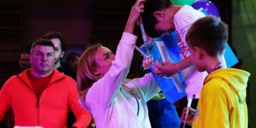 ФГ «ГАДЗ» подарувало учасникам змагань з легкої атлетики в Івано-Франківську ящики яблук та чипсів