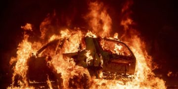 На Тернопільщині пожежники врятували магазин та дві автівки