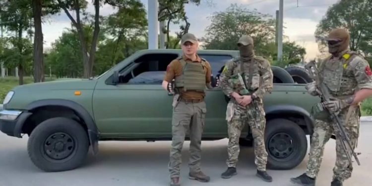 Голова Тернопільської облради відвіз на передову “Бандеромобіль” та обладнання для захисників (відео)