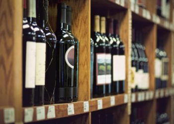 На Тернопільщині влада знову не впоралась із контролем за роздрібною торгівлею алкоголем та тютюном