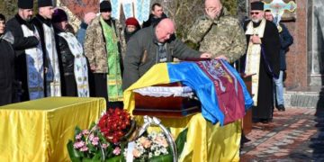 Дві долі обірвала війна: на Тернопільщині ховають відразу двох захисників України