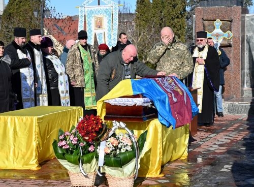 Дві долі обірвала війна: на Тернопільщині ховають відразу двох захисників України