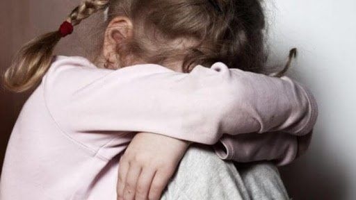 50-річний житель Тернопільщини розбещував маленьку дівчинку