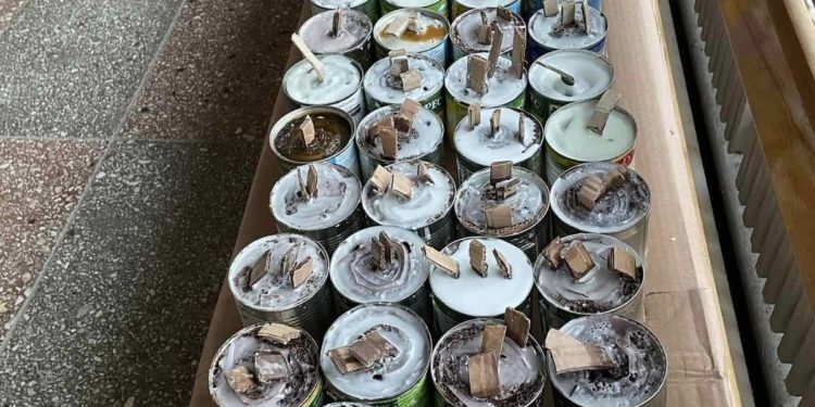 Волонтерський центр ТНПУ виготовив чергову пaртію окопних свічок