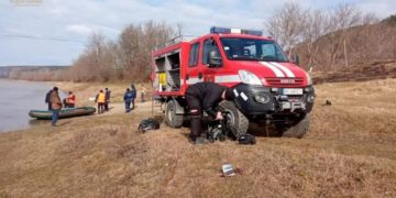 Четверту добу тернопільські рятувальники шукають чоловіка, який потонув у Дністрі
