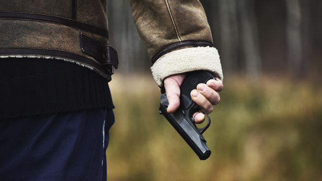 Під Тернополем невідомий чоловік стріляв з пістолета по людях