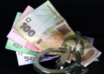 Жителю Тернопільщини загрожує 4 роки позбавлення волі за хабар поліцейському