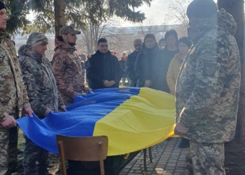 І знову Тернопільська земля оплакує Героя: в Підволочиську попрощалися з військовим Ігорем Гемою