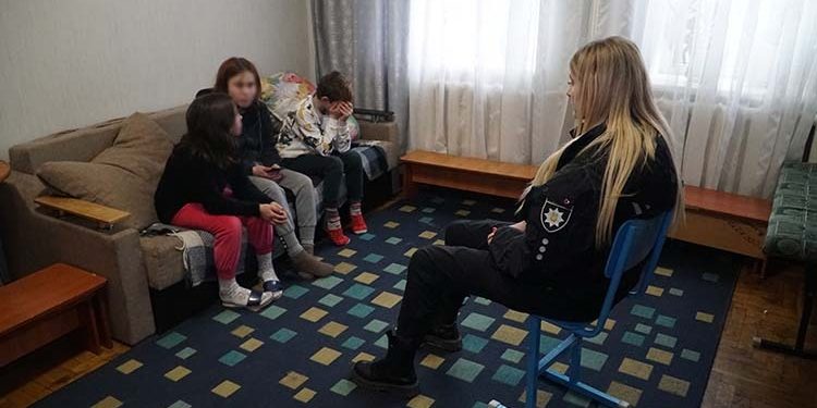 У Тернополі поліція знайшла трьох дітей, які втекли від п’яних батьків