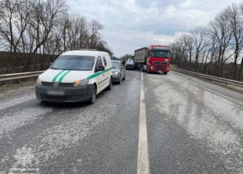 В ДТП на Тернопільщині зіткнулися відразу 4 транспортних засоби