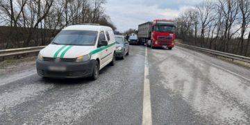 В ДТП на Тернопільщині зіткнулися відразу 4 транспортних засоби