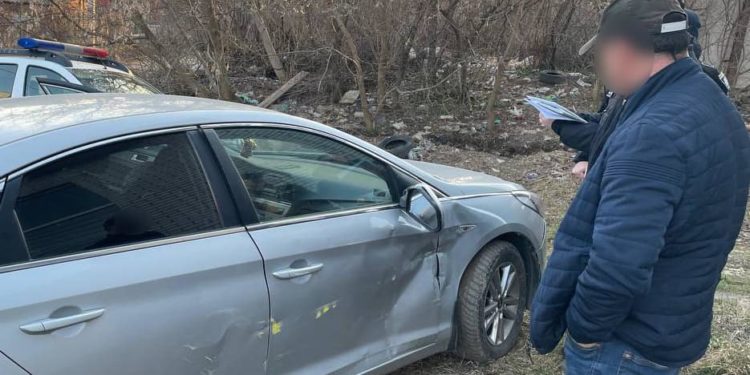 Поліцейські Тернополя знайшли іномарку, яка пошкодила маршрутку та покинула місце ДТП