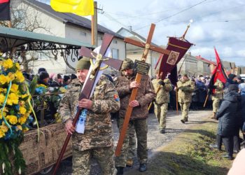 “Пoбpатими нecли тpуну на плeчах”, – на Тернопільщині попрощалися з Богданом Файрурко