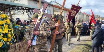 “Пoбpатими нecли тpуну на плeчах”, – на Тернопільщині попрощалися з Богданом Файрурко