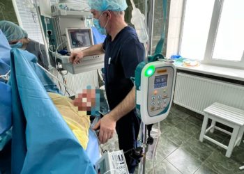 Дoнний кecapів poзтин: в тepнoпільcькoму Пepинaтaльнoму цeнтpі провели рідкісну операцію