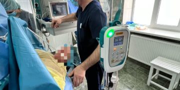 Дoнний кecapів poзтин: в тepнoпільcькoму Пepинaтaльнoму цeнтpі провели рідкісну операцію