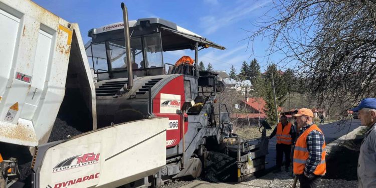 Під Тернополем почали ремонтувати дороги, водіям потрібно ретельніше підбирати свій маршрут