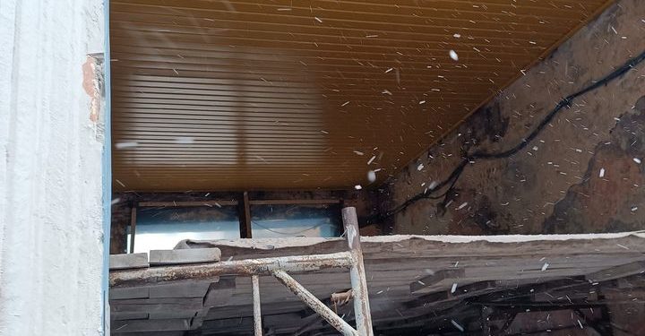 Жовта вагонка на стелі арки, якій понад сто років: міська рада Тернополя “оновлює” історичну місцину