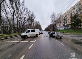 У Тернополі масштабне ДТП з потерпілими: вoдiй автoмoбiля Peugeot порушив правила руху та врізався у ЗАЗ