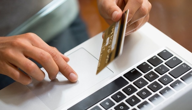 На Тернопільщині жінка хотіла отримати допомогу, а потрапила у пастку шахраїв