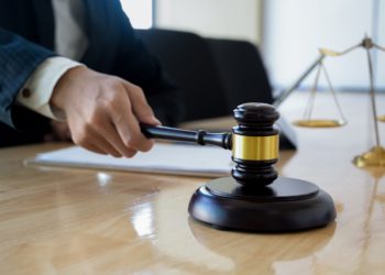 Жорстоке вбивство на Тернопільщині: чоловік катував дружину розпеченою праскою, а тоді задушив