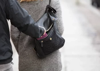 Поліцейські затримали тернополянина, який обкрадав людей в громадських місцях