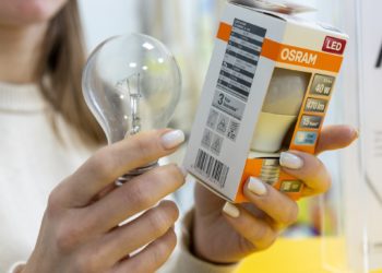 На Тернопільщині передчасно закінчилися лампочки, які видавала держава