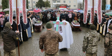 На Тернопільщині попрощалися відразу з двома захисниками України