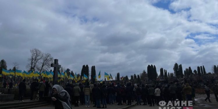 Під Бахмутом обірвалося ще одне життя: в Тернополі попрощалися з Героєм Валерієм Гиндою
