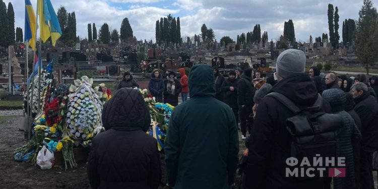 Під Бахмутом обірвалося ще одне життя: в Тернополі попрощалися з Героєм Валерієм Гиндою