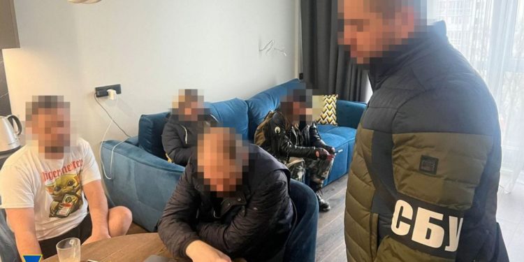 СБУ спільно з правоохоронцями Чехії затримала шахраїв, які викрадали гроші з банківських рахунків громадян ЄС