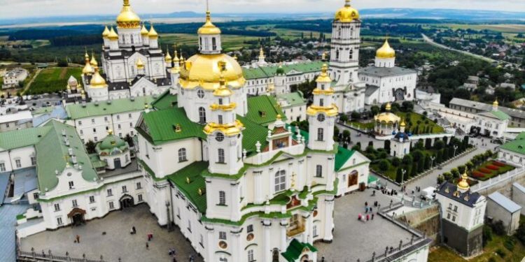 Кому має належати Почаївська лавра: депутати Тернопільської обласної ради ухвалили низку рішень