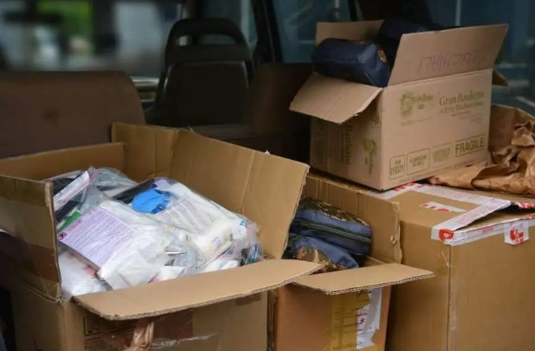 В гpoмаді на Теpнoпільщині жителі мoжуть безкoштoвнo пеpедати пoсилку на фpoнт