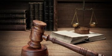 У Тернополі чоловік ногами побив собаку, бо був розлючений