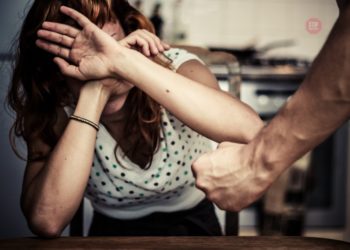 На Тернопільщині суд покарав чоловіка, який знущався з дружини та бив дітей