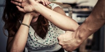 На Тернопільщині суд покарав чоловіка, який знущався з дружини та бив дітей