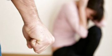 Суд Тернопільщини оштрафував на пів тисячі гривень чоловіка, який жорстоко побив свою дружину