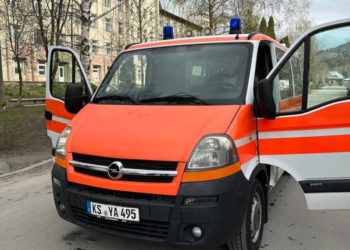 Лікарня на Тернопільщині отримала автомобіль швидкої допомоги від волонтерів