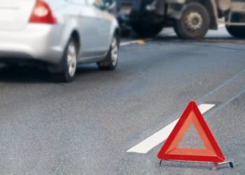 Під колеса “Мерседеса” у Тернополі потрапила жінка з дитиною: шecтирiчного хлопчика з тiлecними ушкоджeннями забрали до лiкaрнi