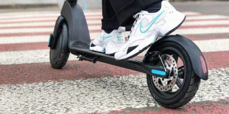 Електросамокати незаконно з’явилися на вулицях міста на Тернопільщині