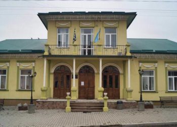 Депутати міської ради на Тернопільщині призначили меру Підгаєць “захмарні” премії до кінця його каденції