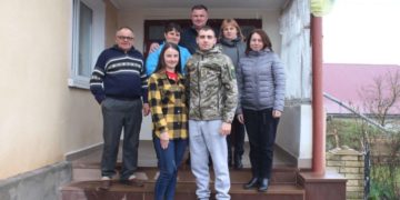 До рідного села на Тернопільщину повернувся військовий, який був у полоні 9 місяців