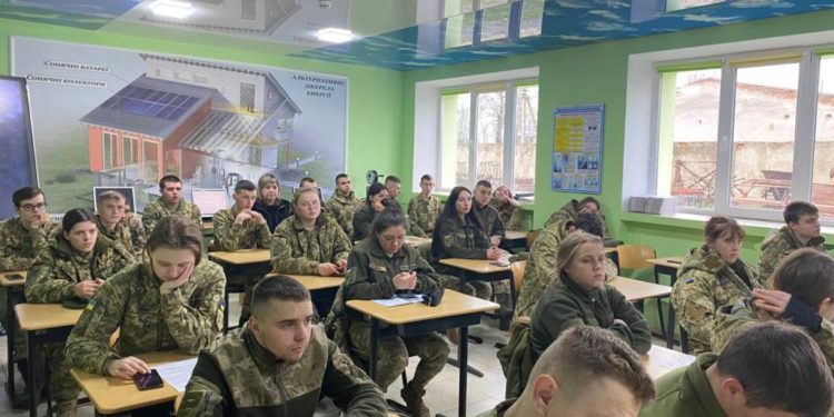 У Тернопільському коледжі відбулися інформаційні заходи про мінну небезпеку