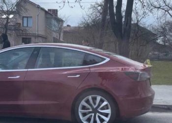 У Тернополі водій “Тесли” на смерть збив жінку