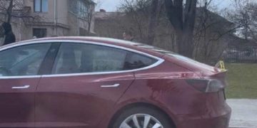 У Тернополі водій “Тесли” на смерть збив жінку
