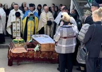 “Назaвжди зaлишиться у нaших сepцях”, – на Тернопільщині попрощалися з військовим Віталієм Рогацьким