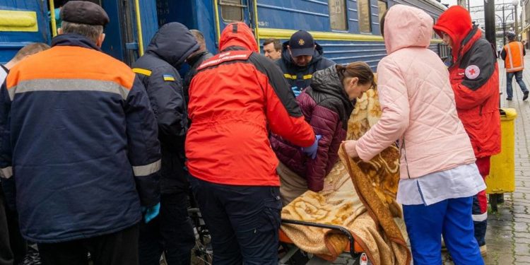 До Тернополя прибув потяг з евакуйованими людьми із Покровська