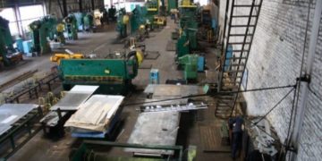 Жахлива трагедія у Тернополі: чоловік потрапив у гідравлічний прес і загинув